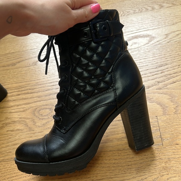 GUESS Black Quilted Lace-Up Heeled Combat Boots Women’s Size 7.5M - Picture 10 of 13